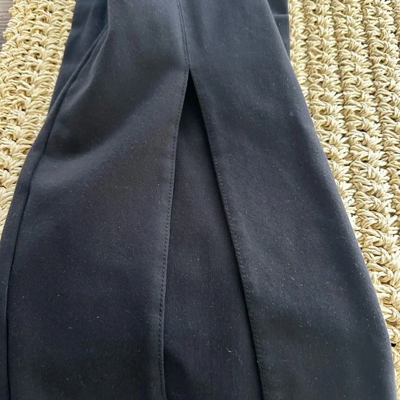 Black High-Waist Flutter Leggings - Picture 4 of 5